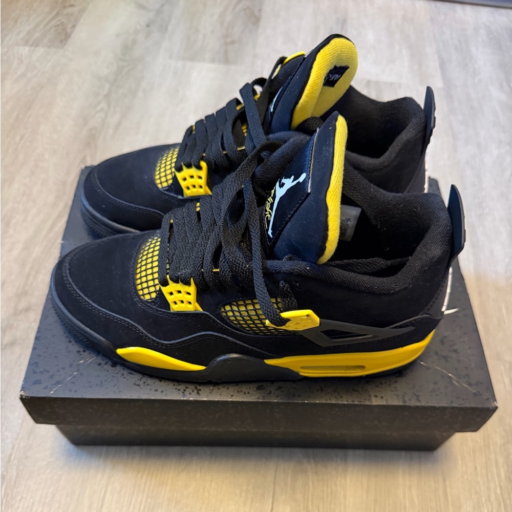 Jordan Retro 4 Black and yellow sz 8